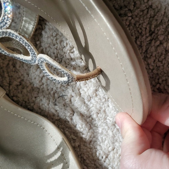 Bandolino Wedge Sandals Metallic 6 - Picture 7 of 8